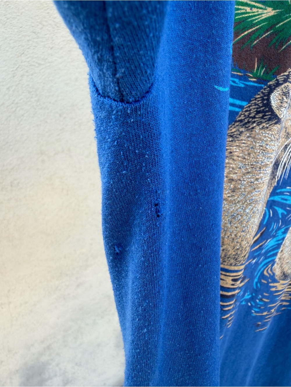 Vintage 90s Jerzees Otter Blue Graphic T-Shirt Y2K Retro Nature Animal Wildlife - Picture 8 of 8